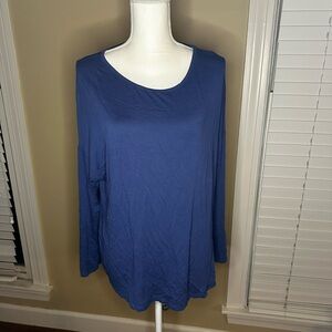 Easel Brand Boutique top
